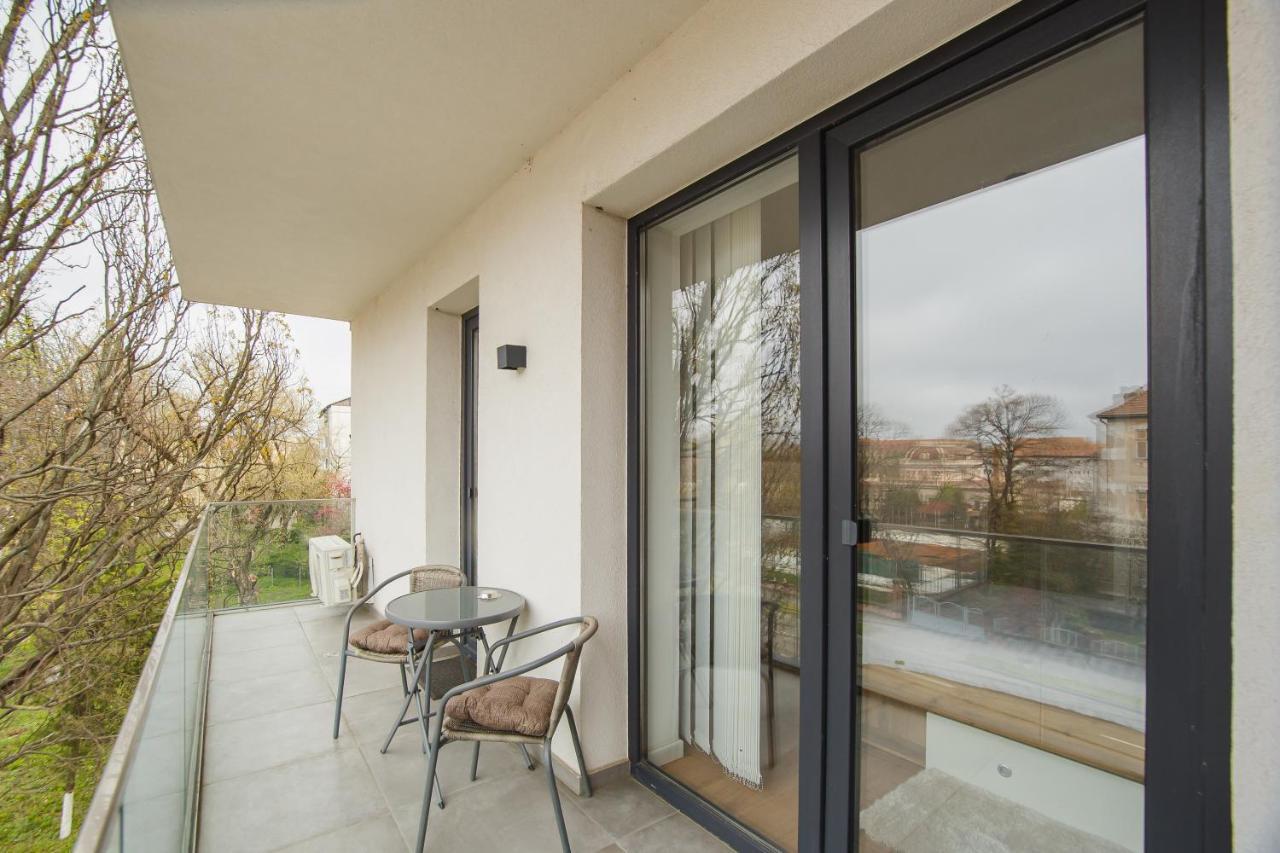 Enjoy The Light ! Central Space Oradea Exterior photo