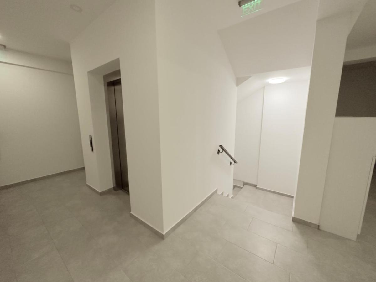 Enjoy The Light ! Central Space Oradea Exterior photo